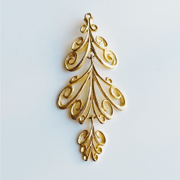 Sarah Coventry Jewelry - Vintage Sarah Coventry Gold Tone Brooch